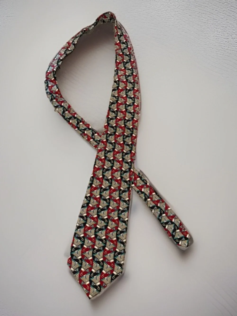 The Met Museum Egyptian Papyrus Lotus Blossom 100% Silk Necktie Red Black
